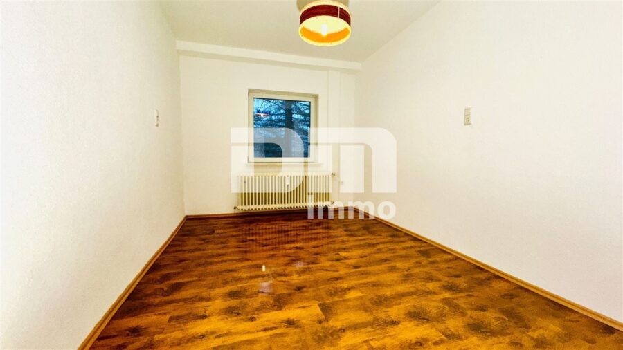 Teilsaniertes Ein- bis Zweifamilienhaus mit zusätzlichen Wohnraum - KG Einliegerwohnung Schlafzimmer / Kinderzimmer